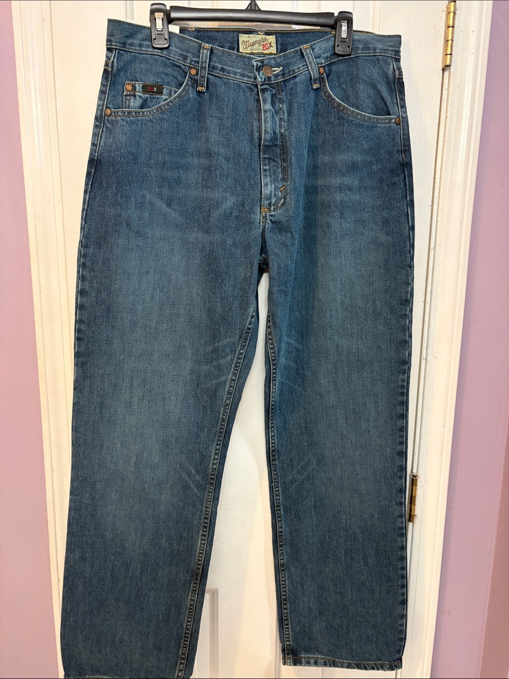Wrangler Men's Relaxed Straight Jeans in Medium Blue
